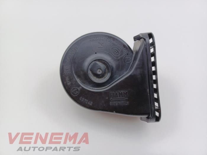 Używane Klakson Ford Fiesta 7 1.0 EcoBoost 12V 100 Cena € 14,99 Procedura marży oferowane przez Venema Autoparts
