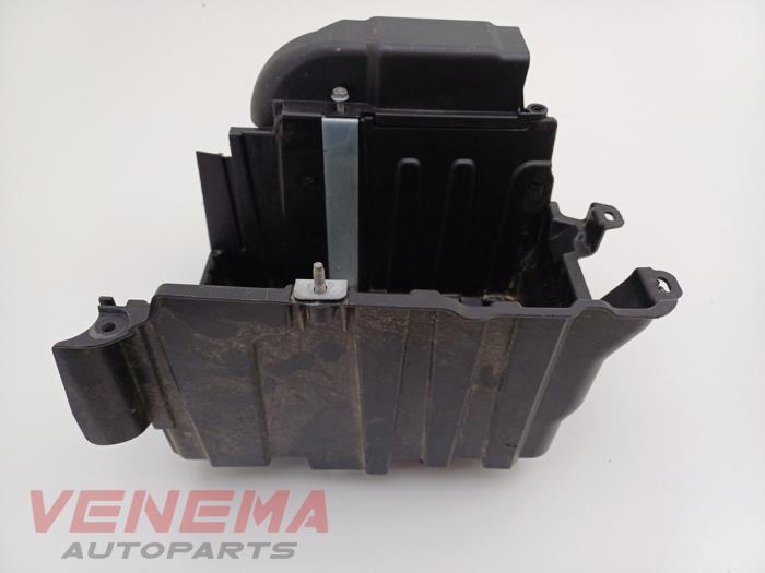 Begagnade Batterilåda Ford Fiesta 7 1.0 EcoBoost 12V 100 Pris € 19,99 Marginaltabell erbjuds av Venema Autoparts