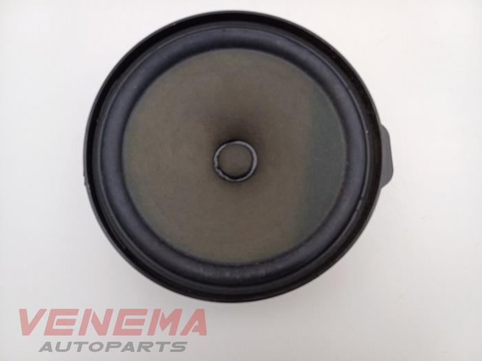 Używane Glosnik Mercedes B (W246/W242) 1.6 B-180 BlueEFFICIENCY Turbo 16V Cena € 19,99 Procedura marży oferowane przez Venema Autoparts
