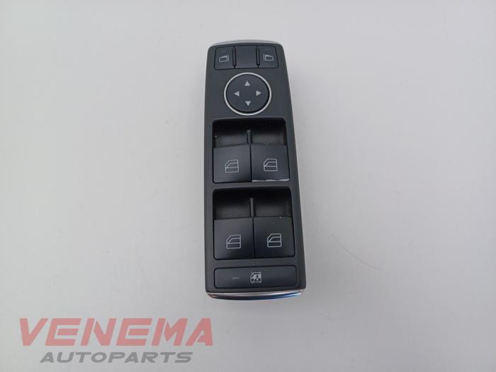 Usados Interruptor de ventanilla eléctrica Mercedes B (W246/W242) 1.6 B-180 BlueEFFICIENCY Turbo 16V Precio € 19,99 Norma de margen ofrecido por Venema Autoparts