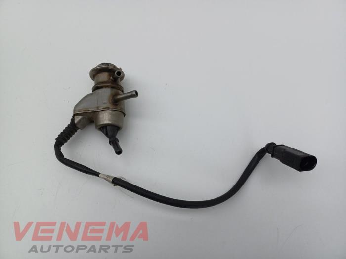 Usados Inyector Adblue Audi A5 Cabrio (F57/F5E) 3.0 TDI V6 24V Quattro Precio € 174,99 Norma de margen ofrecido por Venema Autoparts