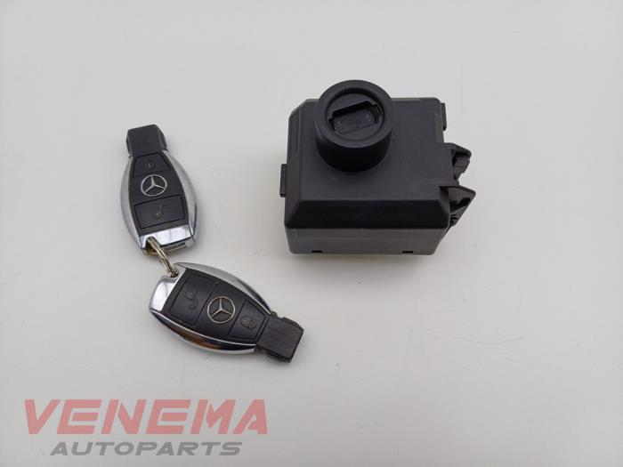 Używane Stacyjka + Kluczyk Mercedes B (W246/W242) 1.6 B-180 BlueEFFICIENCY Turbo 16V Cena € 99,99 Procedura marży oferowane przez Venema Autoparts