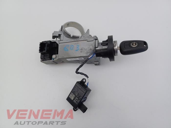 Używane Stacyjka + Kluczyk Opel Astra K 1.0 Turbo 12V Cena € 49,99 Procedura marży oferowane przez Venema Autoparts