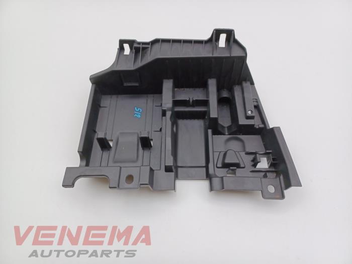Begagnade Batterilock BMW 3 serie Touring (F31) 320d 2.0 16V Pris € 9,99 Marginaltabell erbjuds av Venema Autoparts