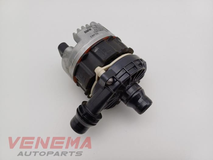 Begagnade Extra vattenpump BMW 3 serie Touring (G21) 320e xDrive 2.0 TwinPower Turbo 16V Pris € 89,99 Marginaltabell erbjuds av Venema Autoparts