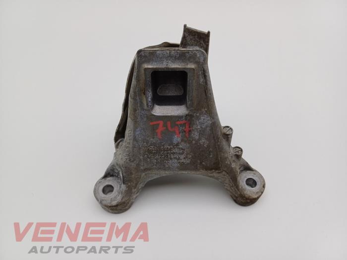 Used Engine mount BMW 3 serie Touring (G21) 320e xDrive 2.0 TwinPower Turbo 16V Price € 34,99 Margin scheme offered by Venema Autoparts