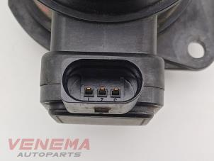 Luftmassenmesser van een Volkswagen Caddy Combi III (2KB,2KJ) 1.6 TDI 16V 2013