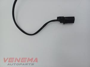 Lambda probe from a Volkswagen Caddy Combi III (2KB,2KJ) 1.6 TDI 16V 2013