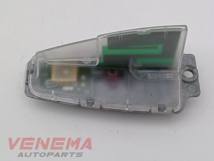 Używane Antena BMW 3 serie Touring (F31) 320d 2.0 16V Cena € 19,99 Procedura marży oferowane przez Venema Autoparts