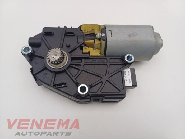 Używane Silnik szyberdachu BMW 3 serie Touring (F31) 320d 2.0 16V Cena € 69,99 Procedura marży oferowane przez Venema Autoparts