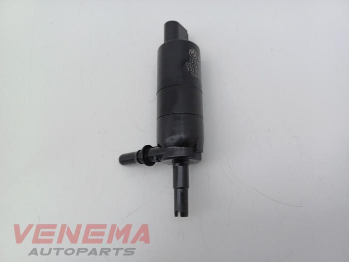 Używane Pompa spryskiwacza reflektorów BMW 3 serie Touring (F31) 320d 2.0 16V Cena € 14,99 Procedura marży oferowane przez Venema Autoparts