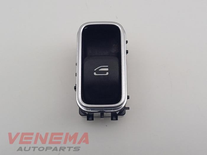 Usados Interruptor de ventanilla eléctrica Mercedes GLA (H247) 1.3 200 Turbo 16V Precio € 9,99 Norma de margen ofrecido por Venema Autoparts
