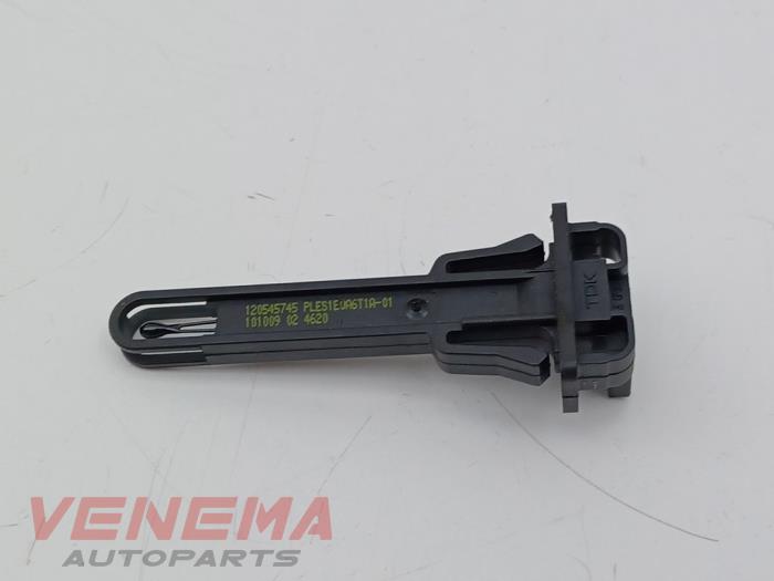 Begagnade Innetemperatursensor Mercedes GLA (H247) 1.3 200 Turbo 16V Pris € 9,99 Marginaltabell erbjuds av Venema Autoparts