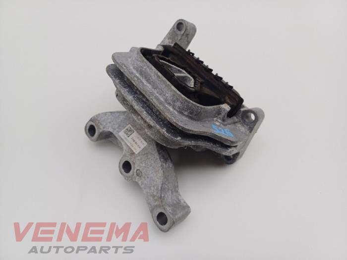 Engine mount from a Skoda Fabia III (NJ3) 1.0 TSI 12V 2019