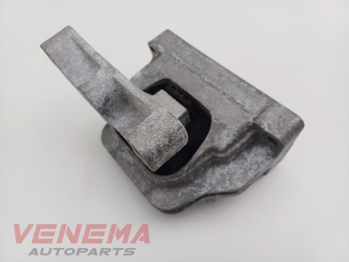 Engine mount from a Skoda Fabia III (NJ3) 1.0 TSI 12V 2019