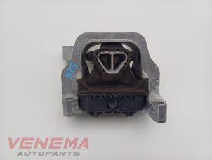 Engine mount from a Skoda Fabia III (NJ3) 1.0 TSI 12V 2019