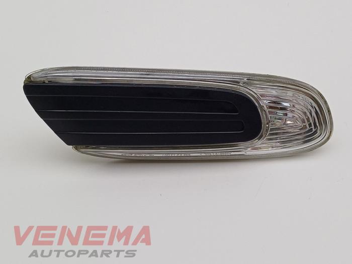 Używane Kierunkowskaz prawy Mini Mini (F55) 1.5 12V Cooper D Cena € 24,99 Procedura marży oferowane przez Venema Autoparts