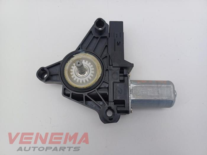 Usados Motor de ventanilla de puerta Volvo V40 (MV) 2.0 T4 16V Precio € 9,99 Norma de margen ofrecido por Venema Autoparts
