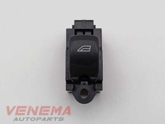 Usados Interruptor de ventanilla eléctrica Volvo V40 (MV) 2.0 T4 16V Precio € 9,99 Norma de margen ofrecido por Venema Autoparts