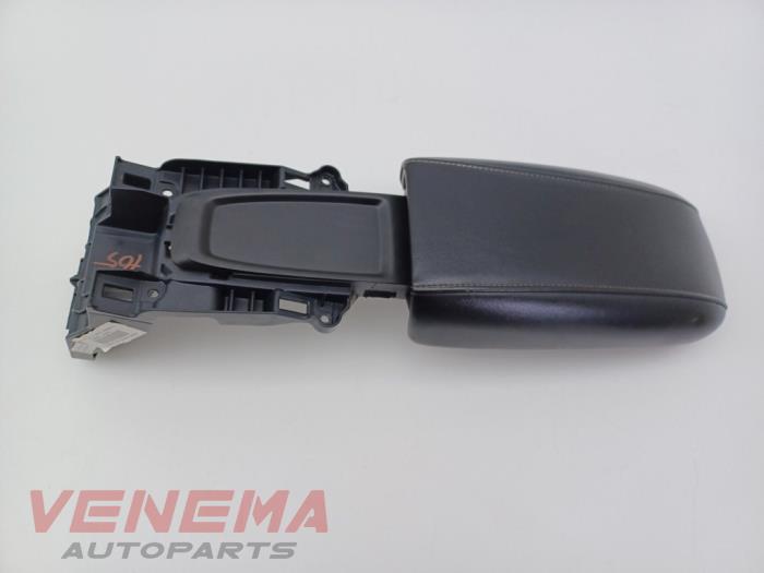 Begagnade Armstöd Volvo V40 (MV) 2.0 T4 16V Pris € 49,99 Marginaltabell erbjuds av Venema Autoparts