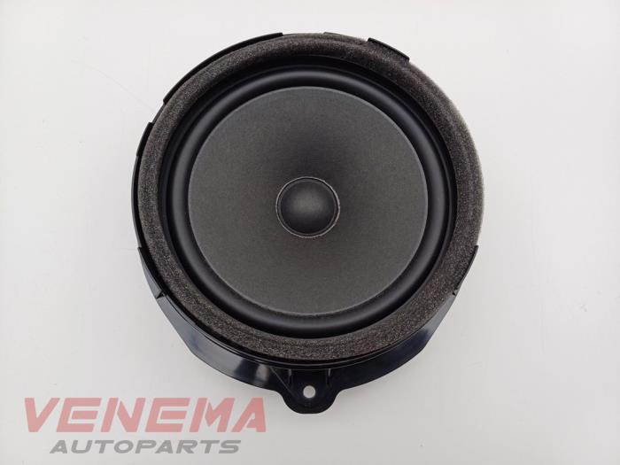 Używane Glosnik Seat Leon (KLB) 1.5 TSI 16V Cena € 14,99 Procedura marży oferowane przez Venema Autoparts