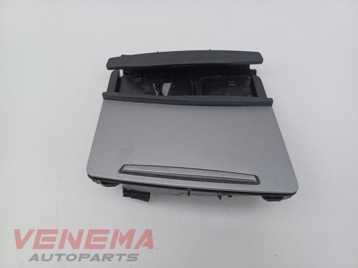 Begagnade Askkopp, fram Audi A6 Avant (C6) 2.0 T FSI 16V Pris € 14,99 Marginaltabell erbjuds av Venema Autoparts