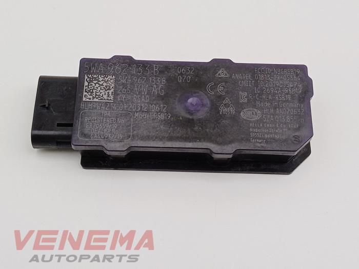 Używane Keyless Entry-Antena Seat Leon (KLB) 1.5 TSI 16V Cena € 9,99 Procedura marży oferowane przez Venema Autoparts