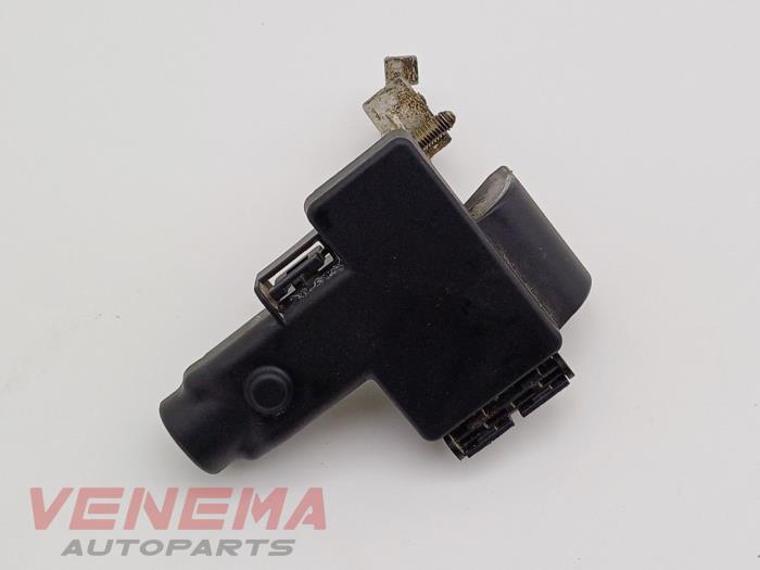 Używane Biegun akumulator Seat Leon (KLB) 1.5 TSI 16V Cena € 14,99 Procedura marży oferowane przez Venema Autoparts