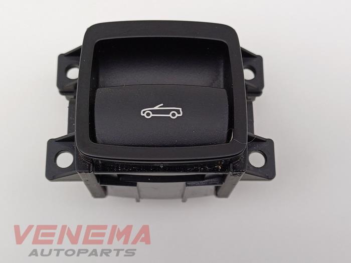 Używane Sterowanie dachu cabrio BMW 2 serie (F23) 218i 1.5 TwinPower Turbo 12V Cena € 29,99 Procedura marży oferowane przez Venema Autoparts