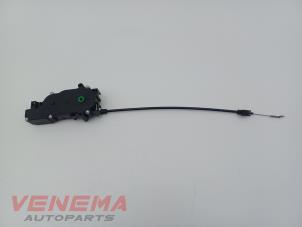 Usagé Moteur fermeture auxiliaire hayon Mercedes GLK (204.7/9) 2.2 220 CDI 16V BlueEff.,BlueTEC 4-Matic Prix € 34,99 Règlement à la marge proposé par Venema Autoparts