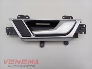 Usagé Poignée portière 4portes arrière droite Audi A6 Avant (C6) 2.0 T FSI 16V Prix € 34,99 Règlement à la marge proposé par Venema Autoparts