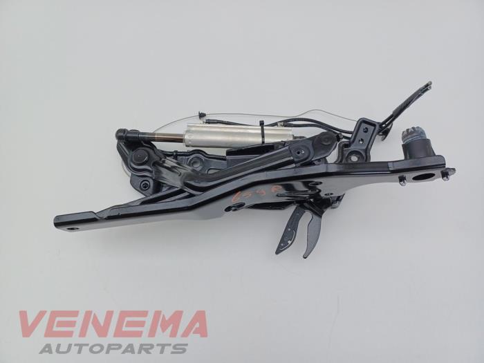 Używane Zawias dachu cabrio BMW 2 serie (F23) 218i 1.5 TwinPower Turbo 12V Cena € 174,99 Procedura marży oferowane przez Venema Autoparts