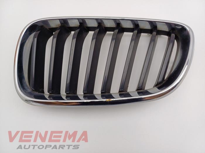 Begagnade Grill BMW 2 serie (F23) 218i 1.5 TwinPower Turbo 12V Pris € 24,99 Marginaltabell erbjuds av Venema Autoparts