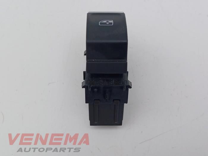 Usados Interruptor de ventanilla eléctrica Volkswagen T-Roc I 1.5 TSI 16V Precio € 9,99 Norma de margen ofrecido por Venema Autoparts