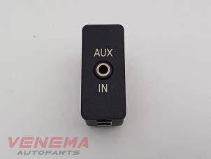 Usados Conexión AUX-USB Mini Mini (R56) 1.6 16V Cooper Precio € 9,99 Norma de margen ofrecido por Venema Autoparts