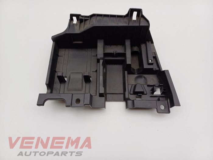 Begagnade Batterilock BMW 3 serie Touring (F31) 316d 2.0 16V Pris € 9,99 Marginaltabell erbjuds av Venema Autoparts