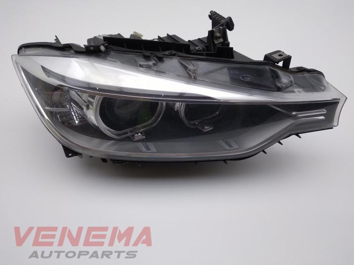 Używane Reflektor prawy BMW 3 serie Touring (F31) 316d 2.0 16V Cena € 499,99 Procedura marży oferowane przez Venema Autoparts