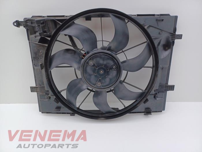 Używane Wentylator Mercedes C (W205) C-200d 1.6 Turbo 16V Cena € 99,99 Procedura marży oferowane przez Venema Autoparts