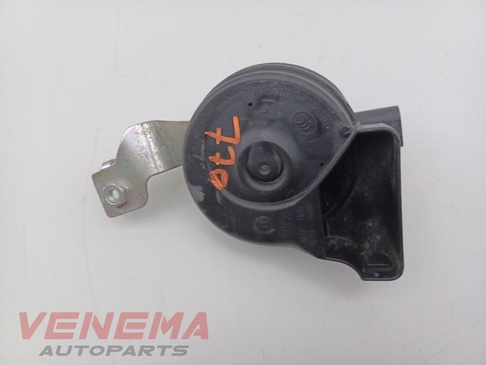 Używane Klakson Mercedes C (W205) C-200d 1.6 Turbo 16V Cena € 19,99 Procedura marży oferowane przez Venema Autoparts