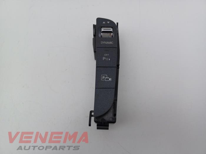 Usados Interruptor PDC Mercedes C (W205) C-200d 1.6 Turbo 16V Precio € 29,99 Norma de margen ofrecido por Venema Autoparts