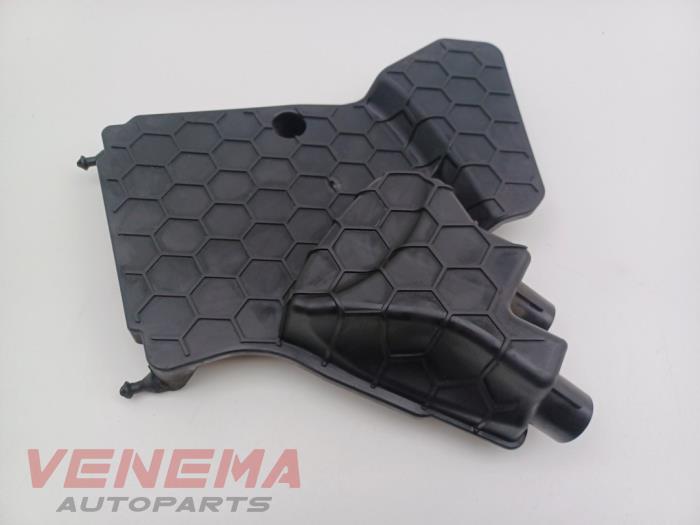 Used Engine cover Mercedes C (W205) C-200d 1.6 Turbo 16V Price € 39,99 Margin scheme offered by Venema Autoparts