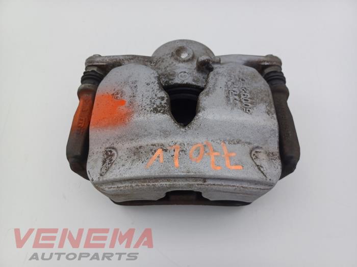 Gebrauchte Bremszange links vorne Mercedes C (W205) C-200d 1.6 Turbo 16V Preis € 24,99 Margenregelung angeboten von Venema Autoparts