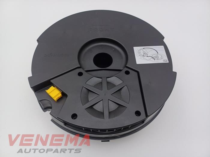 Używane Subwoofer Volkswagen Passat (3G2) 2.0 TDI 16V 150 Cena € 99,99 Procedura marży oferowane przez Venema Autoparts