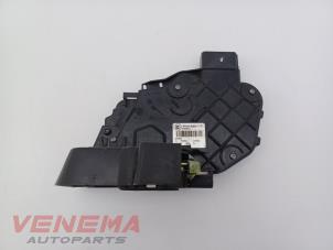 Begagnade Dörrmekanism, 4-dörrars, höger bak Ford Mondeo IV Wagon 2.0 16V Pris € 29,99 Marginaltabell erbjuds av Venema Autoparts