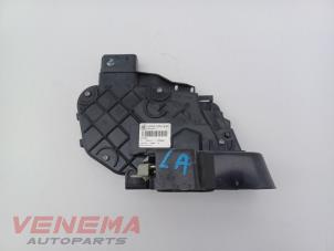 Begagnade Dörrlåsmekanism, 4-dörrars, vänster bak Ford Mondeo IV Wagon 2.0 16V Pris € 29,99 Marginaltabell erbjuds av Venema Autoparts