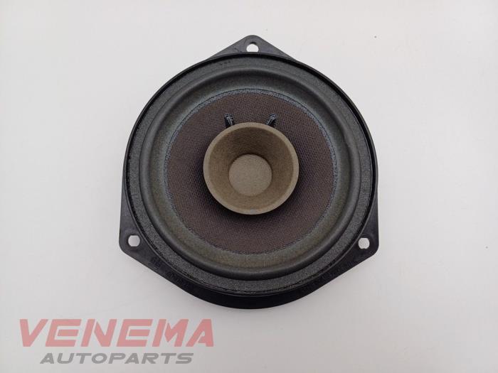Używane Glosnik Opel Corsa E 1.2 16V Cena € 14,99 Procedura marży oferowane przez Venema Autoparts