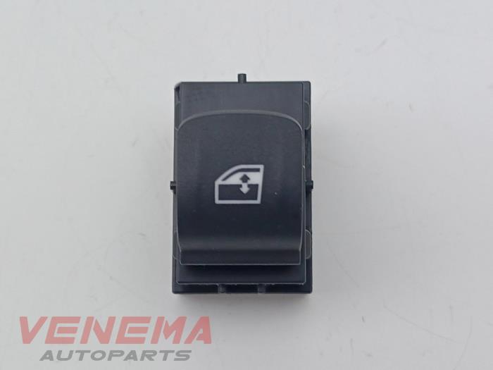 Usados Interruptor de ventanilla eléctrica BMW 3 serie Touring (G21) 330e xDrive 2.0 TwinPower Turbo 16V Precio € 9,99 Norma de margen ofrecido por Venema Autoparts