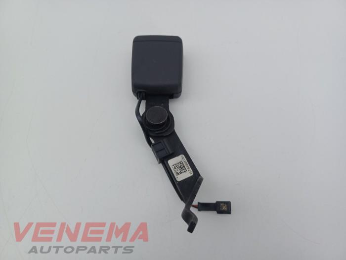 Seatbelt buckle