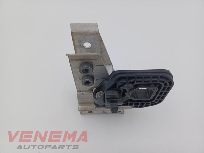 Lower radiator support – 17119895624