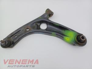 Begagnade Främre gaffelben, vänster Peugeot 107 1.0 12V Pris € 14,99 Marginaltabell erbjuds av Venema Autoparts